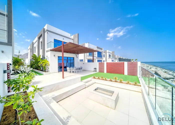 Unbeatable Price, Perfect For Groups With Sea Views By Deluxe Holiday Homes