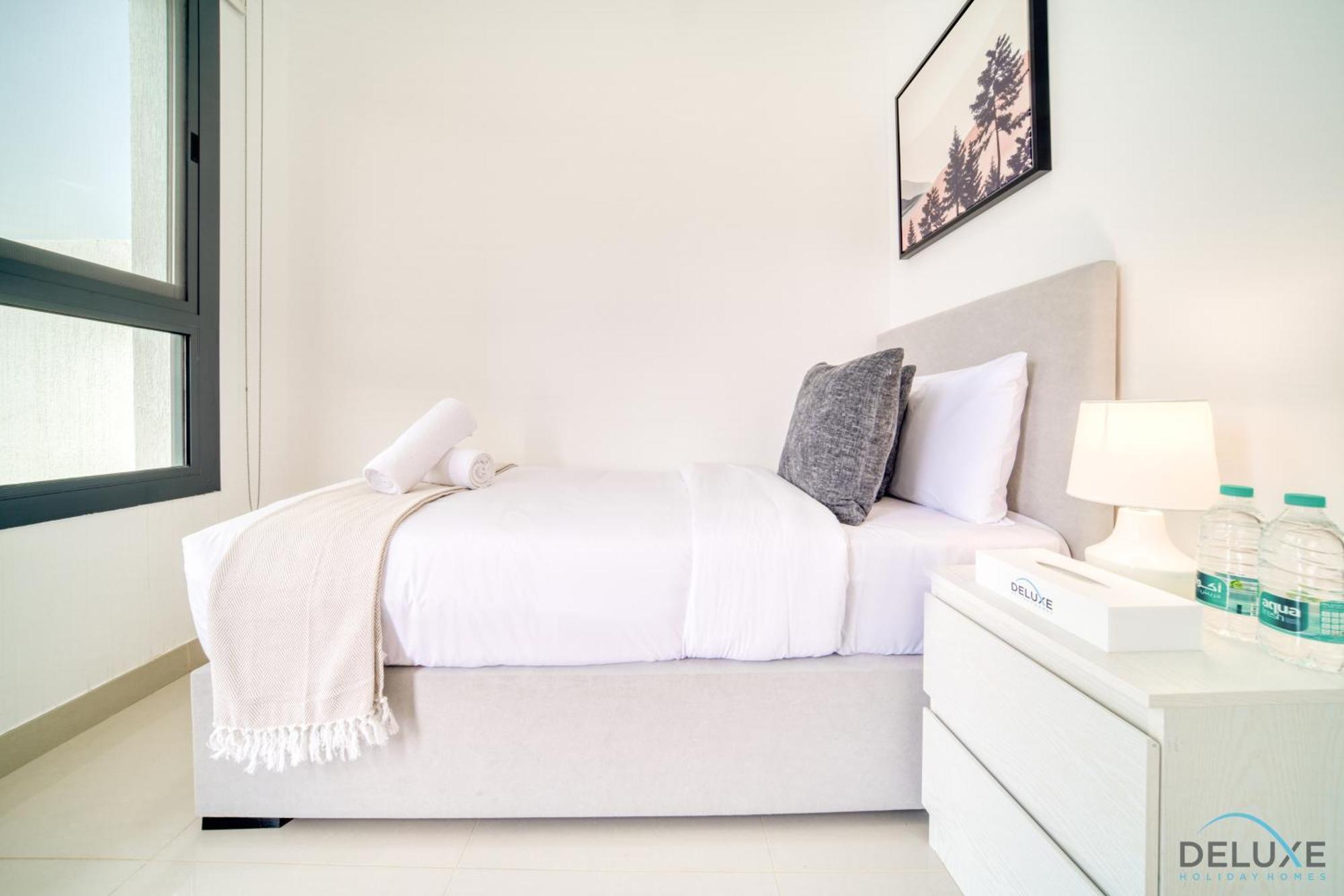 Unbeatable Price, Perfect For Groups With Sea Views By Deluxe Homes *
