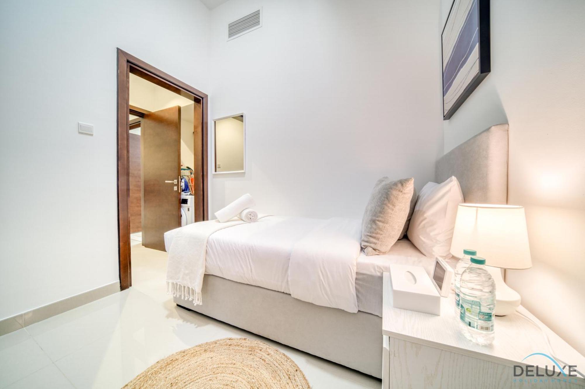 Unbeatable Price, Perfect For Groups With Sea Views By Deluxe Homes *