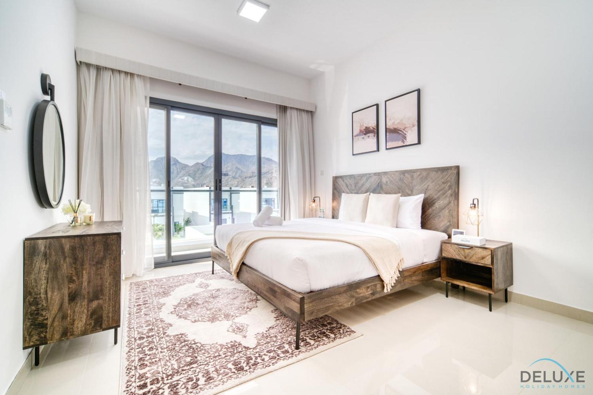 Apartment Unbeatable Price, Perfect For Groups With Sea Views By Deluxe Homes *