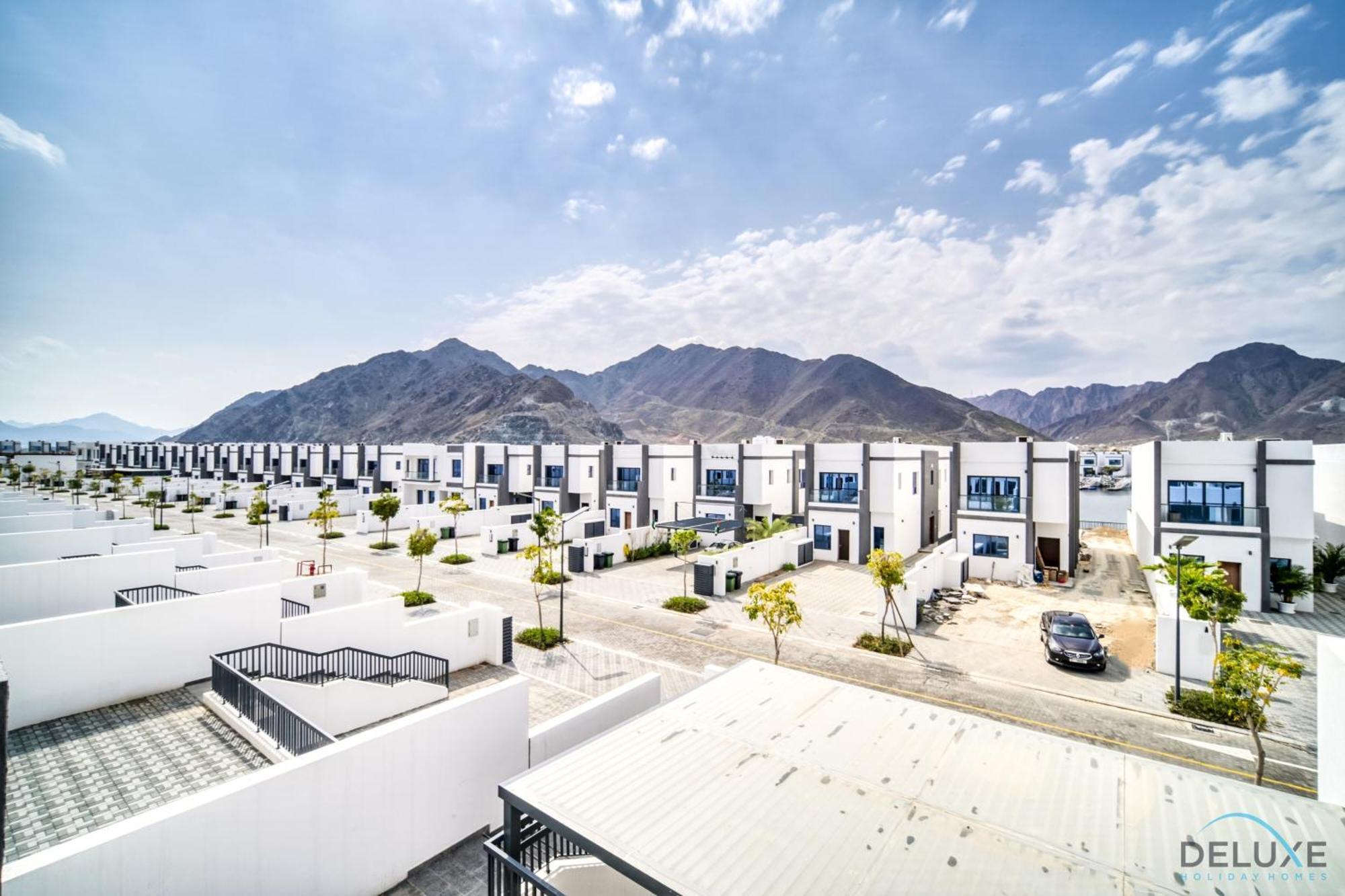 Unbeatable Price, Perfect For Groups With Sea Views By Deluxe Homes Fudschaira