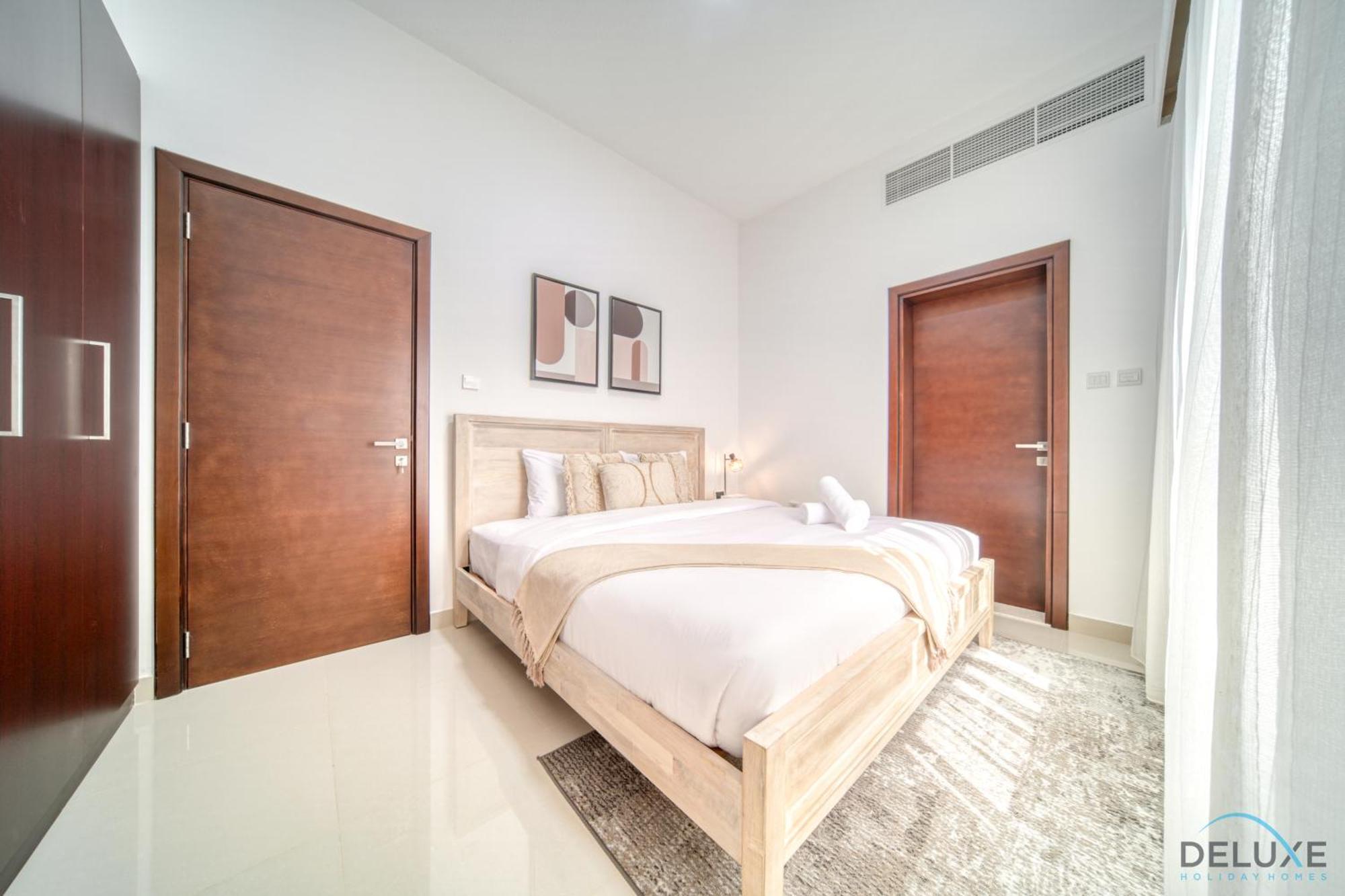 Unbeatable Price, Perfect For Groups With Sea Views By Deluxe Homes *