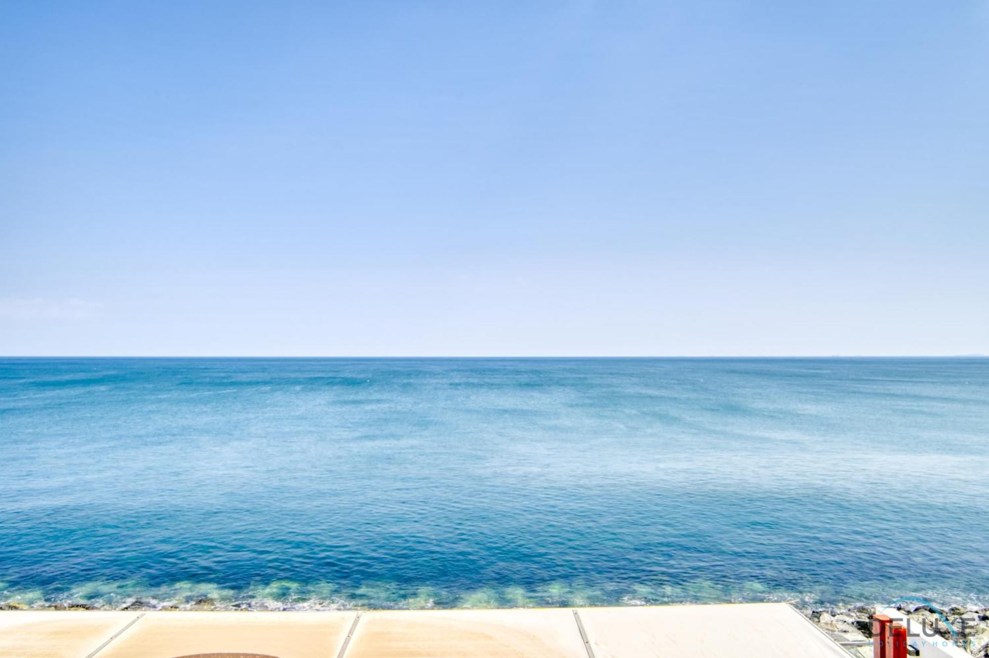 Unbeatable Price, Perfect For Groups With Sea Views By Deluxe Homes Apartment