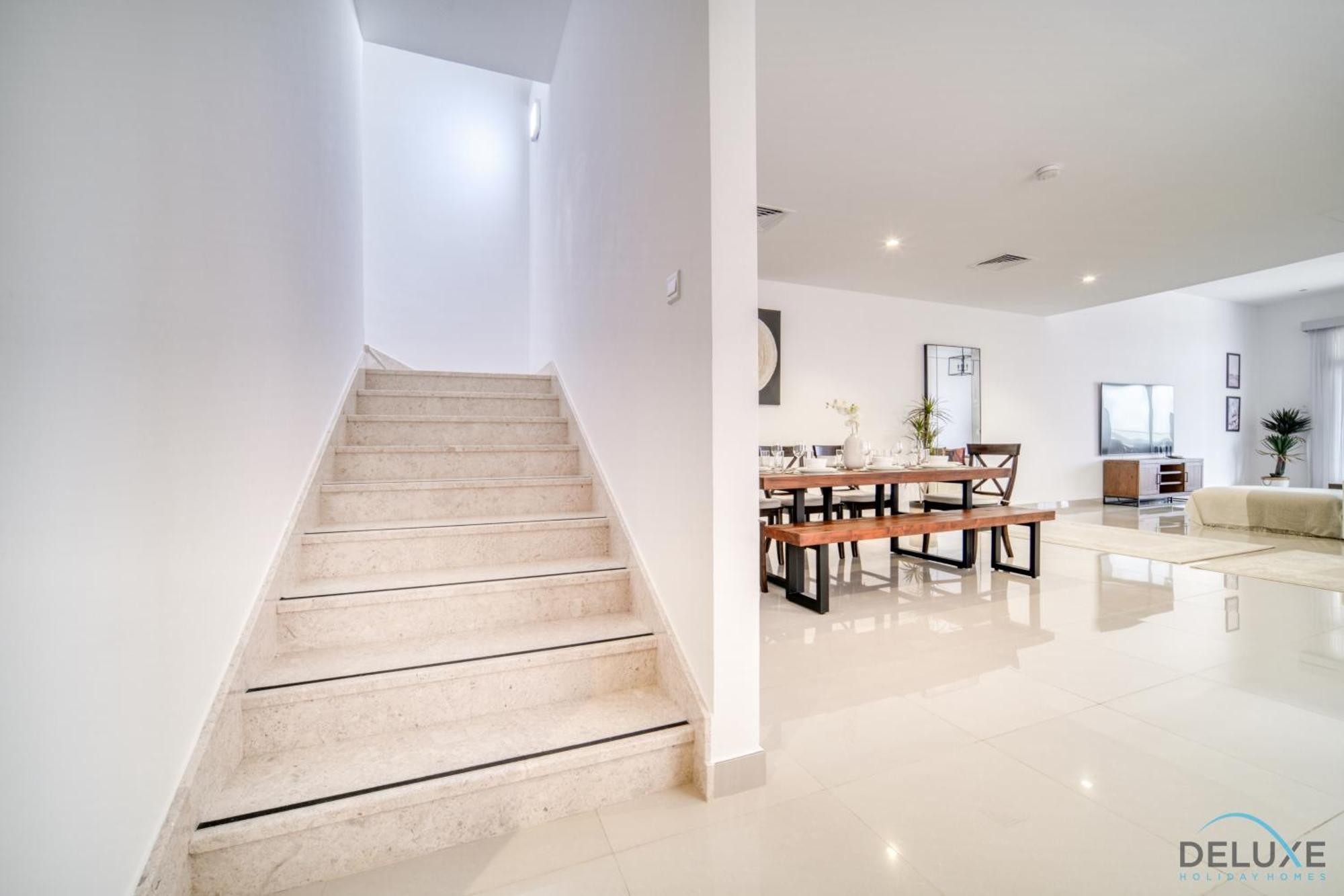 Unbeatable Price, Perfect For Groups With Sea Views By Deluxe Homes *
