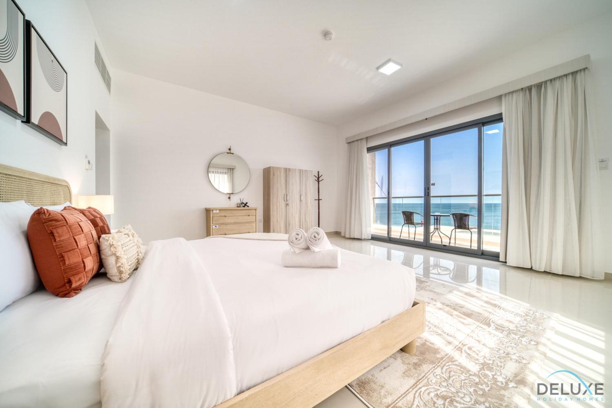Unbeatable Price, Perfect For Groups With Sea Views By Deluxe Homes Apartment