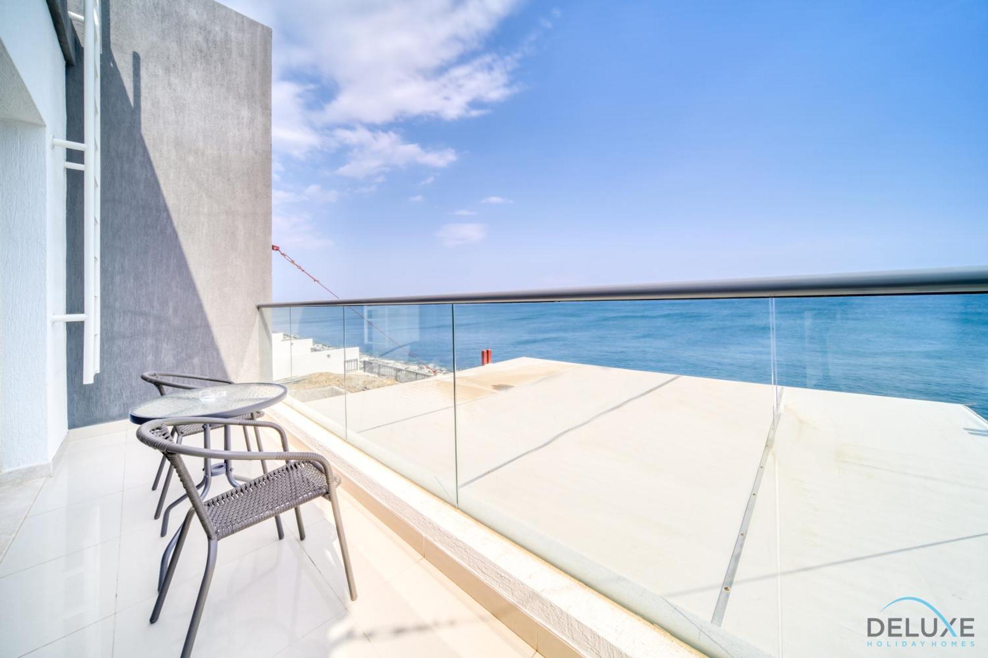 Unbeatable Price, Perfect For Groups With Sea Views By Deluxe Homes *
