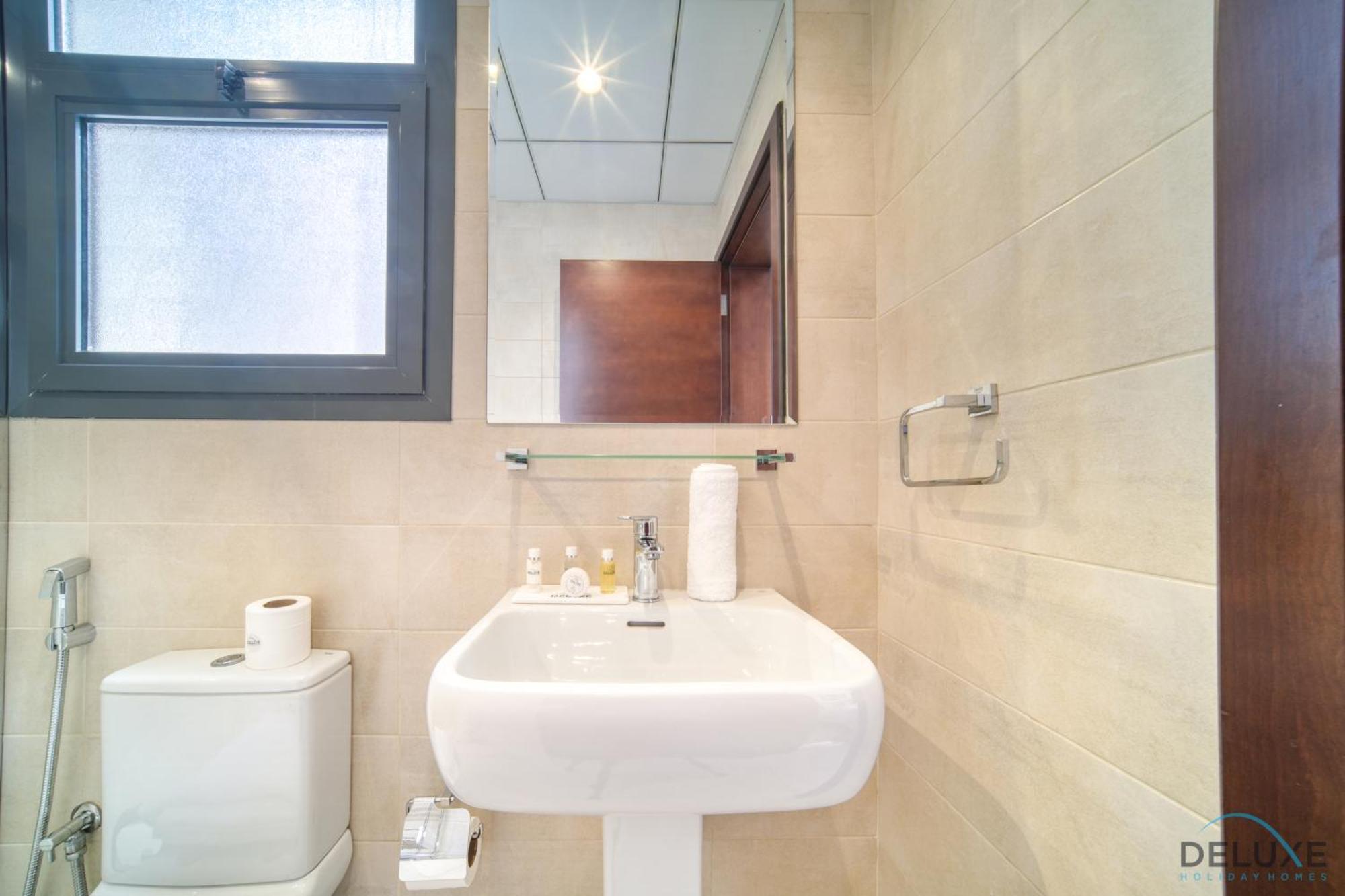 Unbeatable Price, Perfect For Groups With Sea Views By Deluxe Homes *