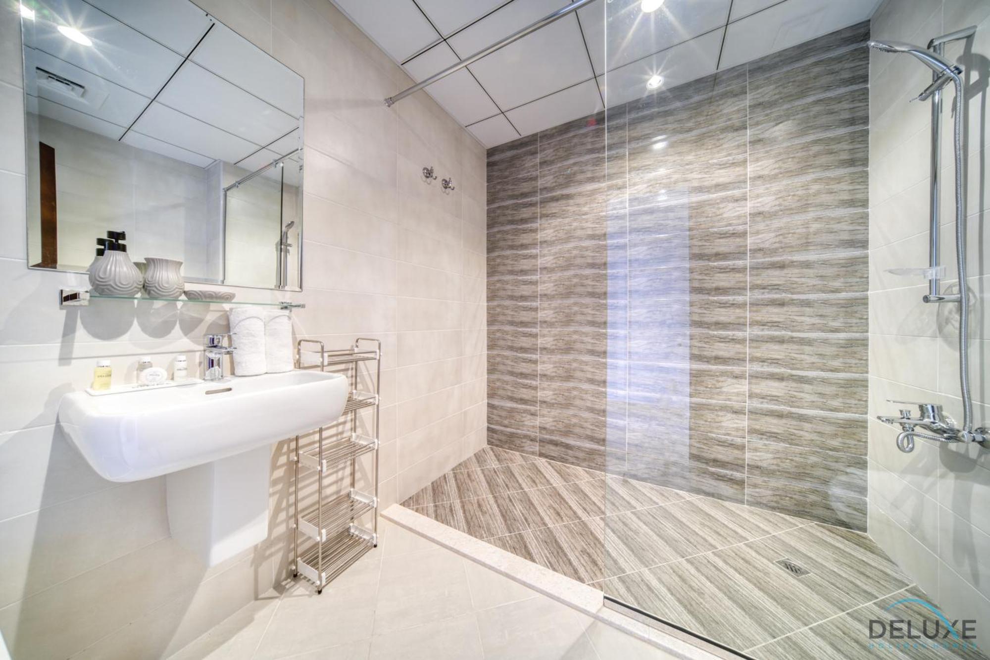 Unbeatable Price, Perfect For Groups With Sea Views By Deluxe Homes Apartment Fudschaira