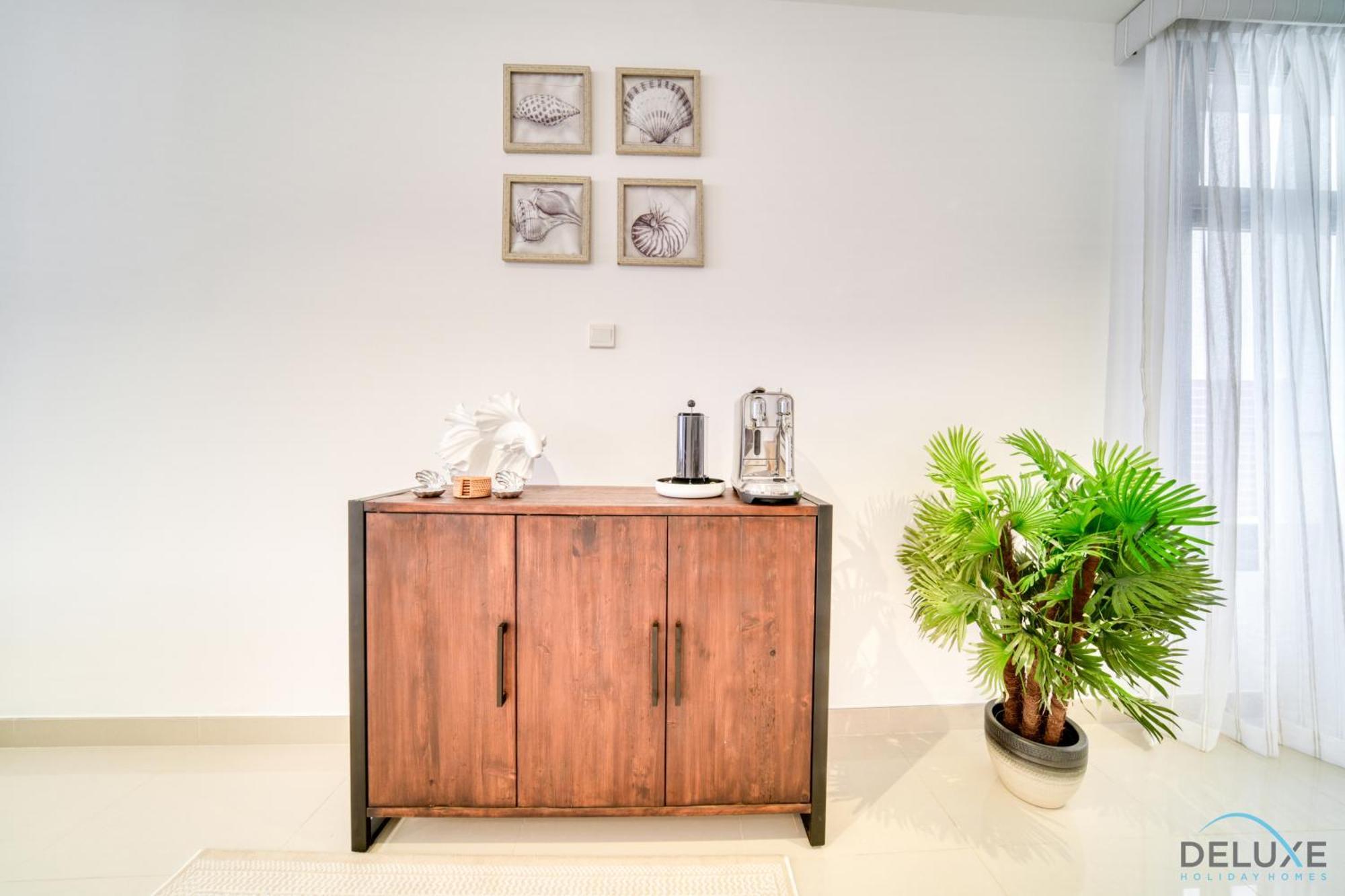 Unbeatable Price, Perfect For Groups With Sea Views By Deluxe Homes *