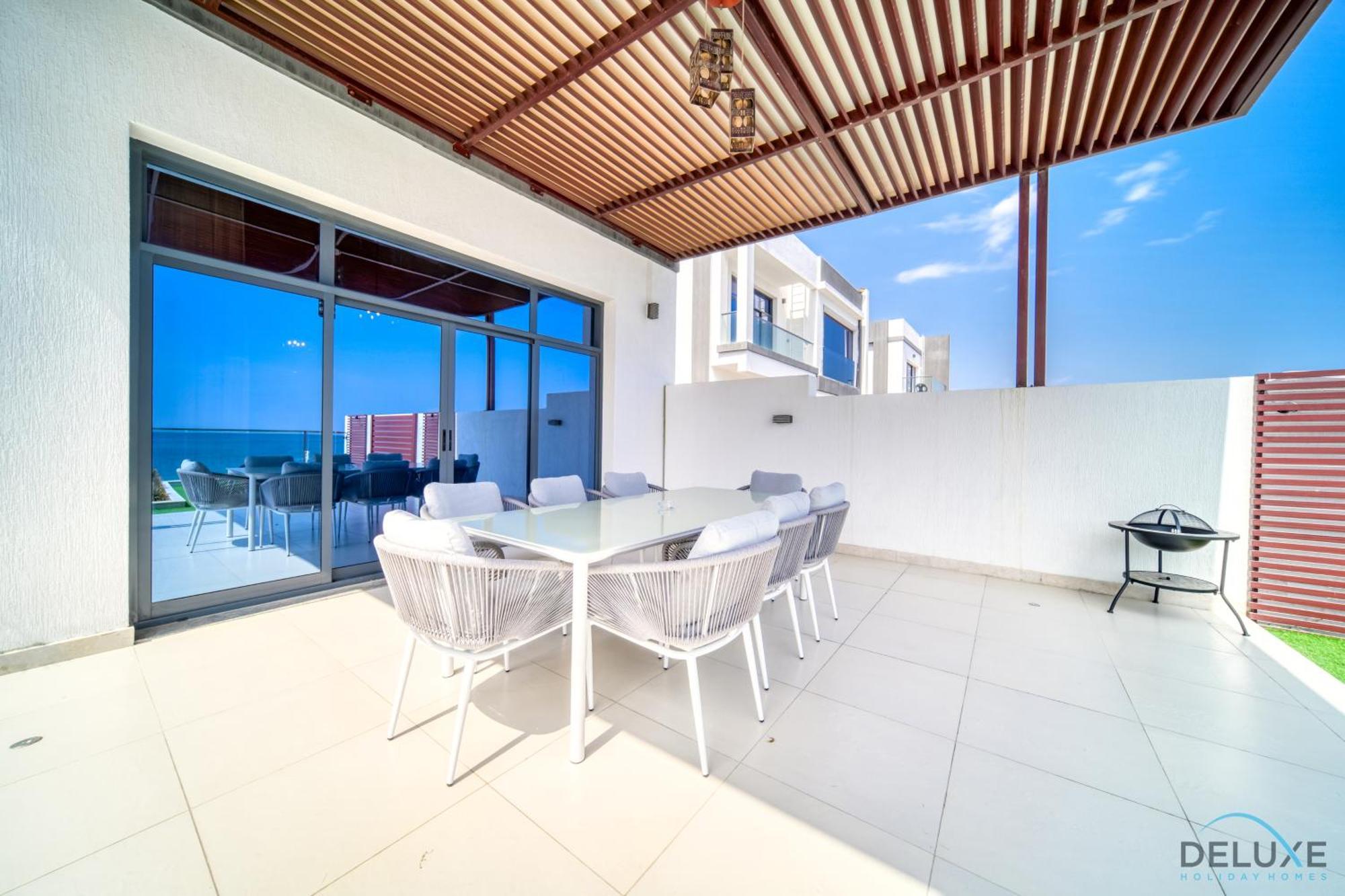 Unbeatable Price, Perfect For Groups With Sea Views By Deluxe Homes Apartment