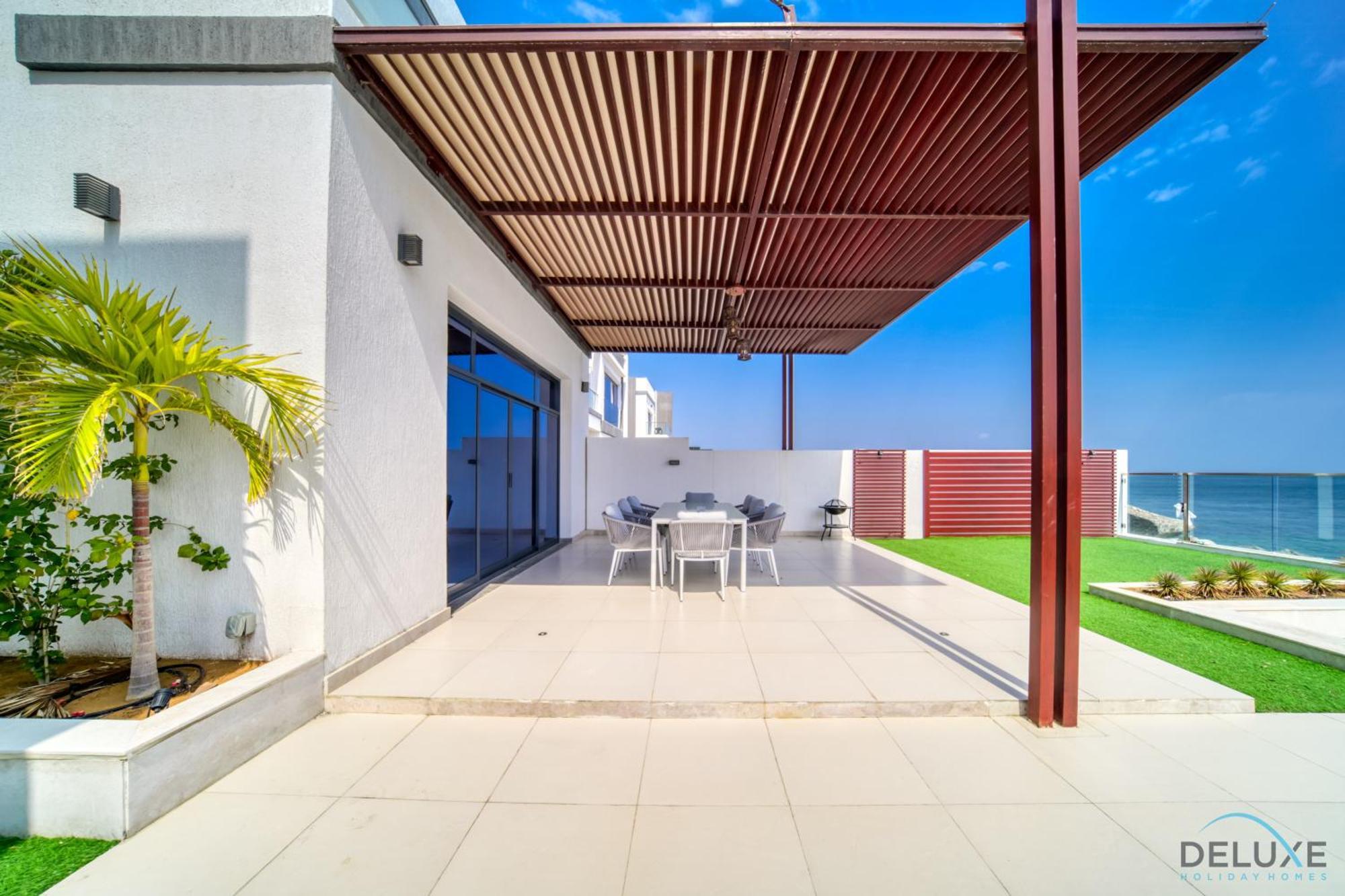 Unbeatable Price, Perfect For Groups With Sea Views By Deluxe Homes