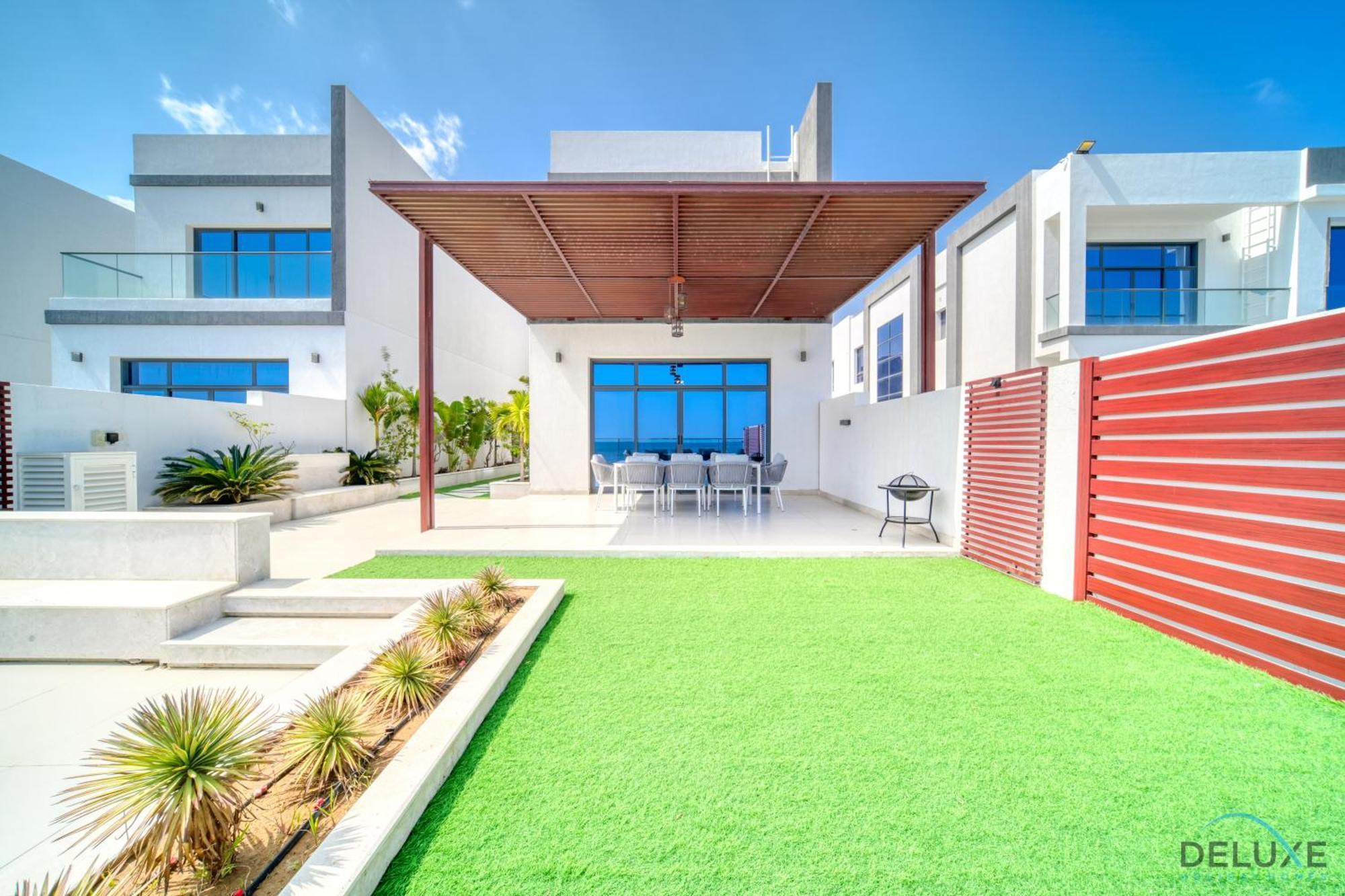 Apartment Unbeatable Price, Perfect For Groups With Sea Views By Deluxe Homes