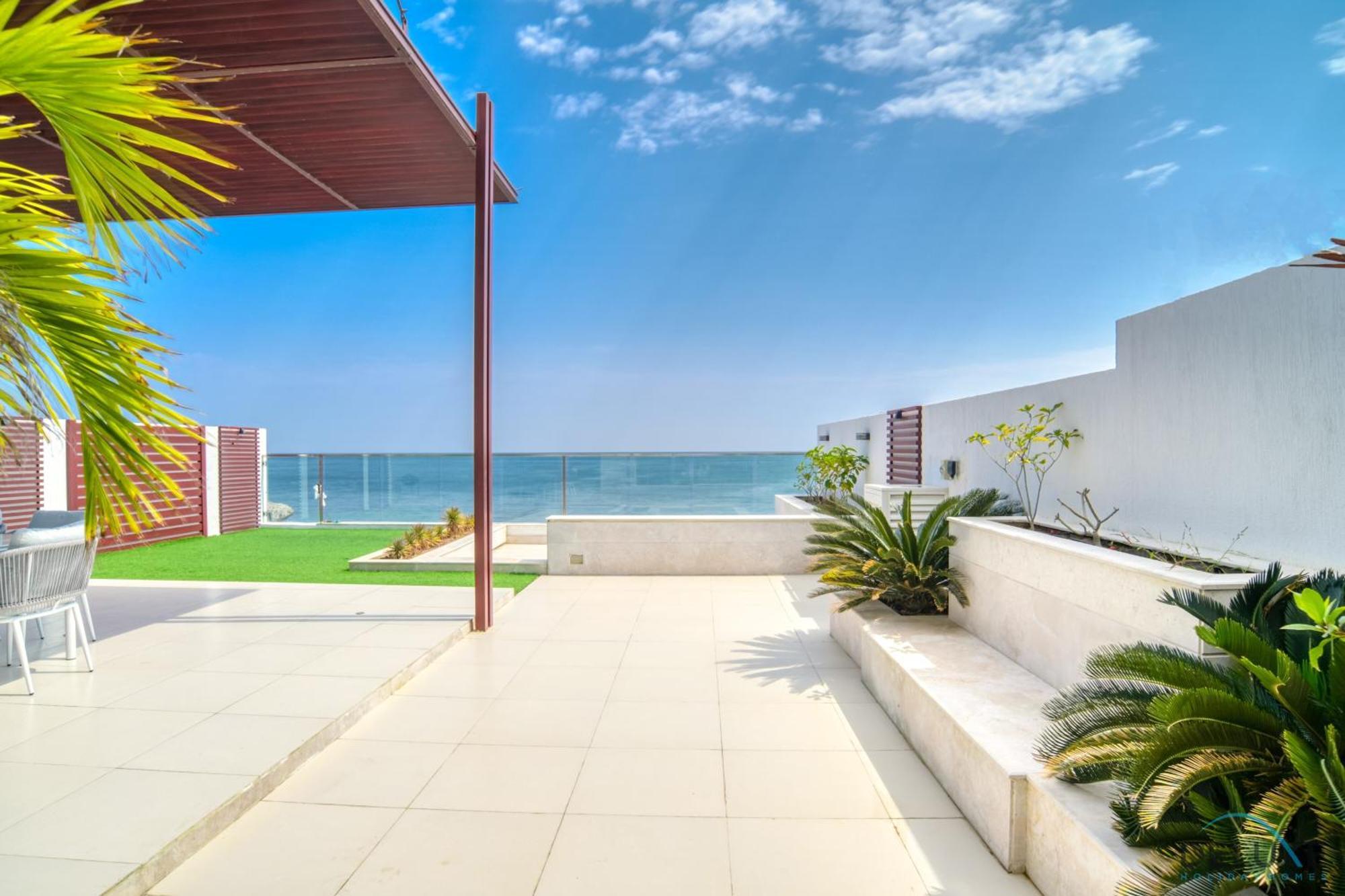 Unbeatable Price, Perfect For Groups With Sea Views By Deluxe Homes Apartment