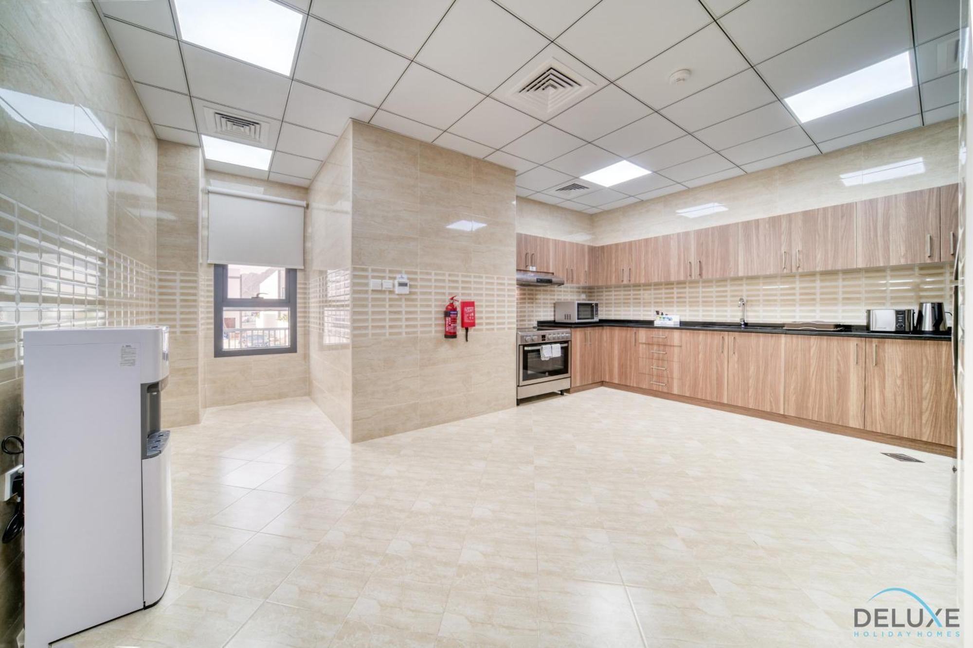 Unbeatable Price, Perfect For Groups With Sea Views By Deluxe Homes Apartment *