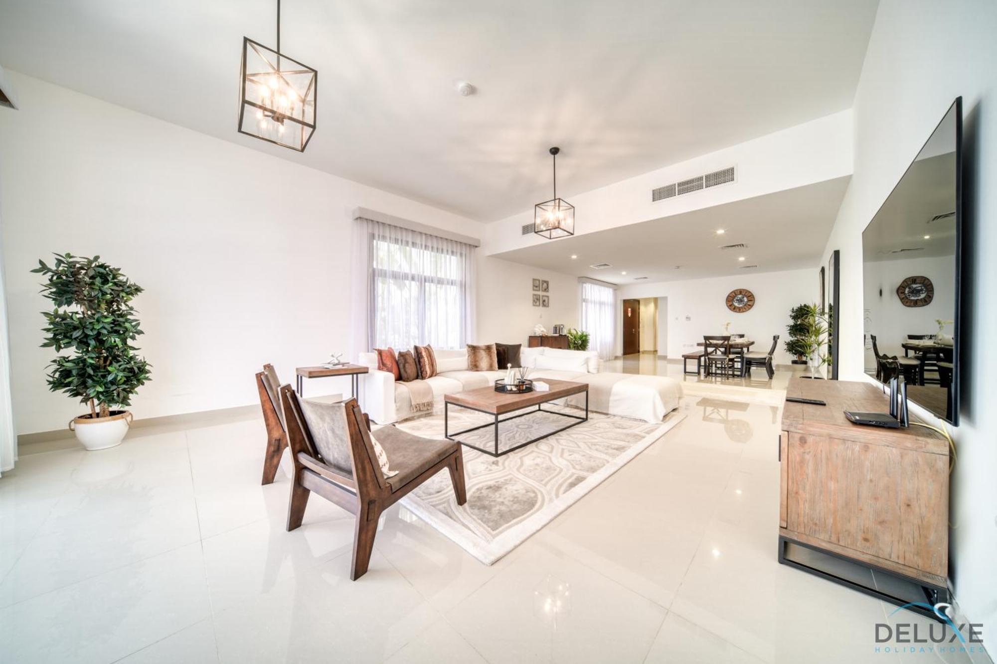 Apartment Unbeatable Price, Perfect For Groups With Sea Views By Deluxe Homes *