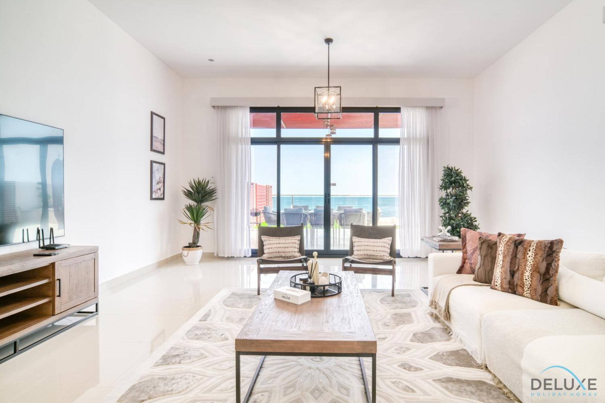 Unbeatable Price, Perfect For Groups With Sea Views By Deluxe Homes