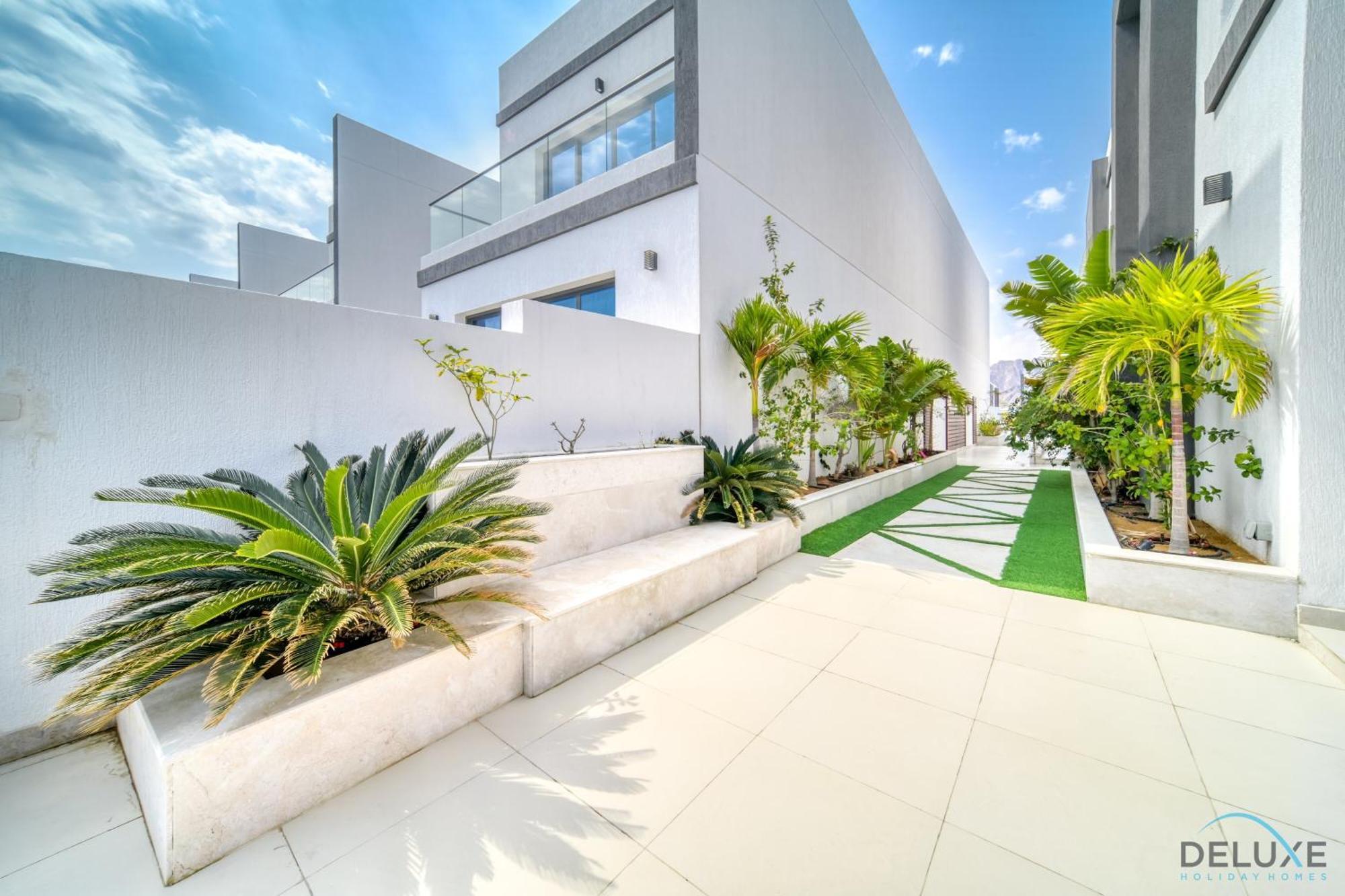 Unbeatable Price, Perfect For Groups With Sea Views By Deluxe Homes * Fudschaira