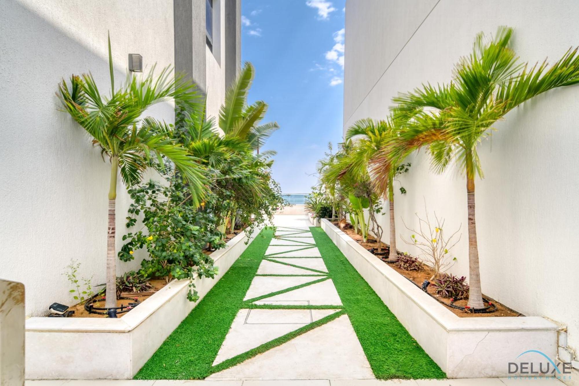 Unbeatable Price, Perfect For Groups With Sea Views By Deluxe Homes Apartment *