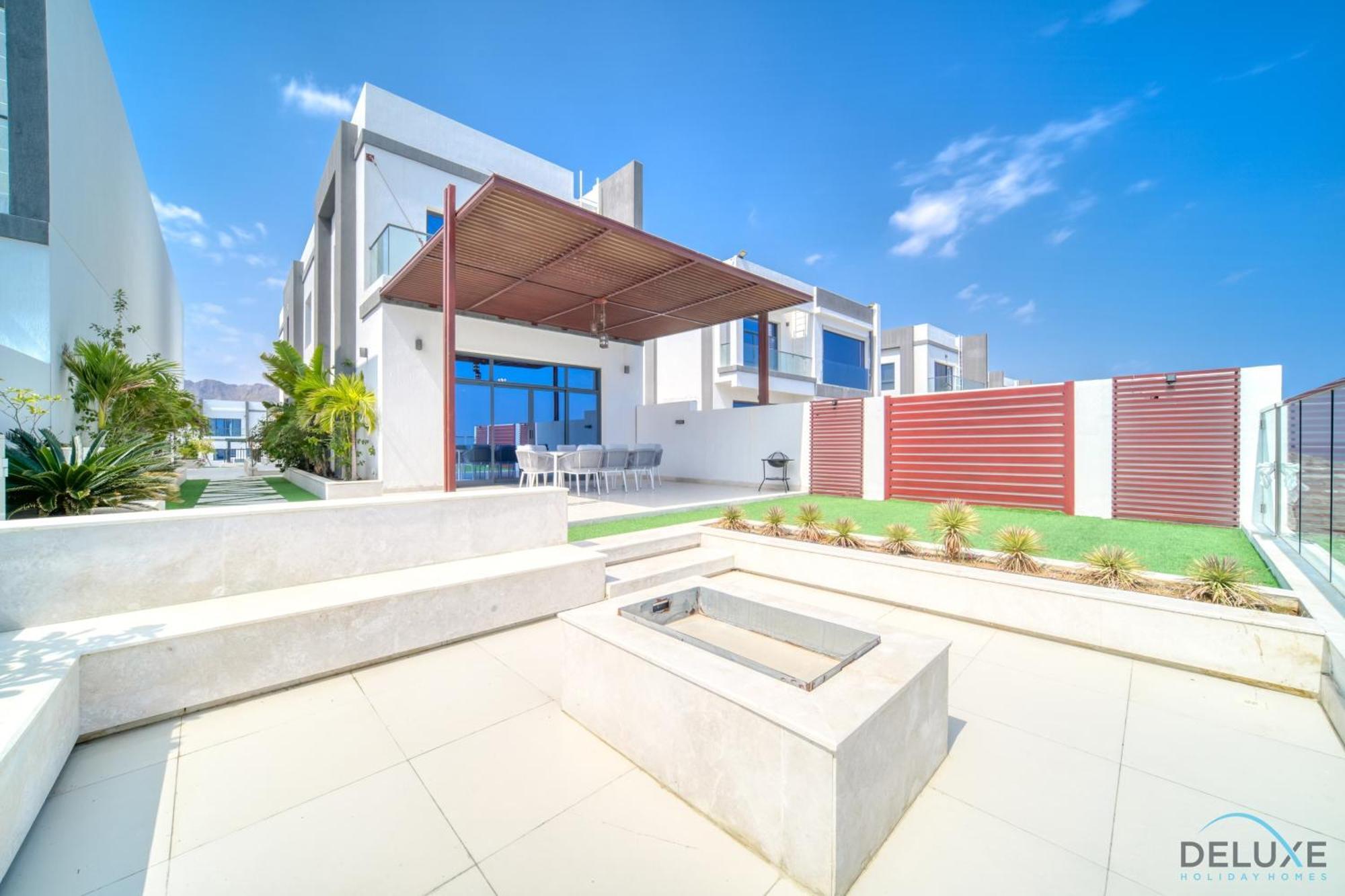 Unbeatable Price, Perfect For Groups With Sea Views By Deluxe Homes Apartment