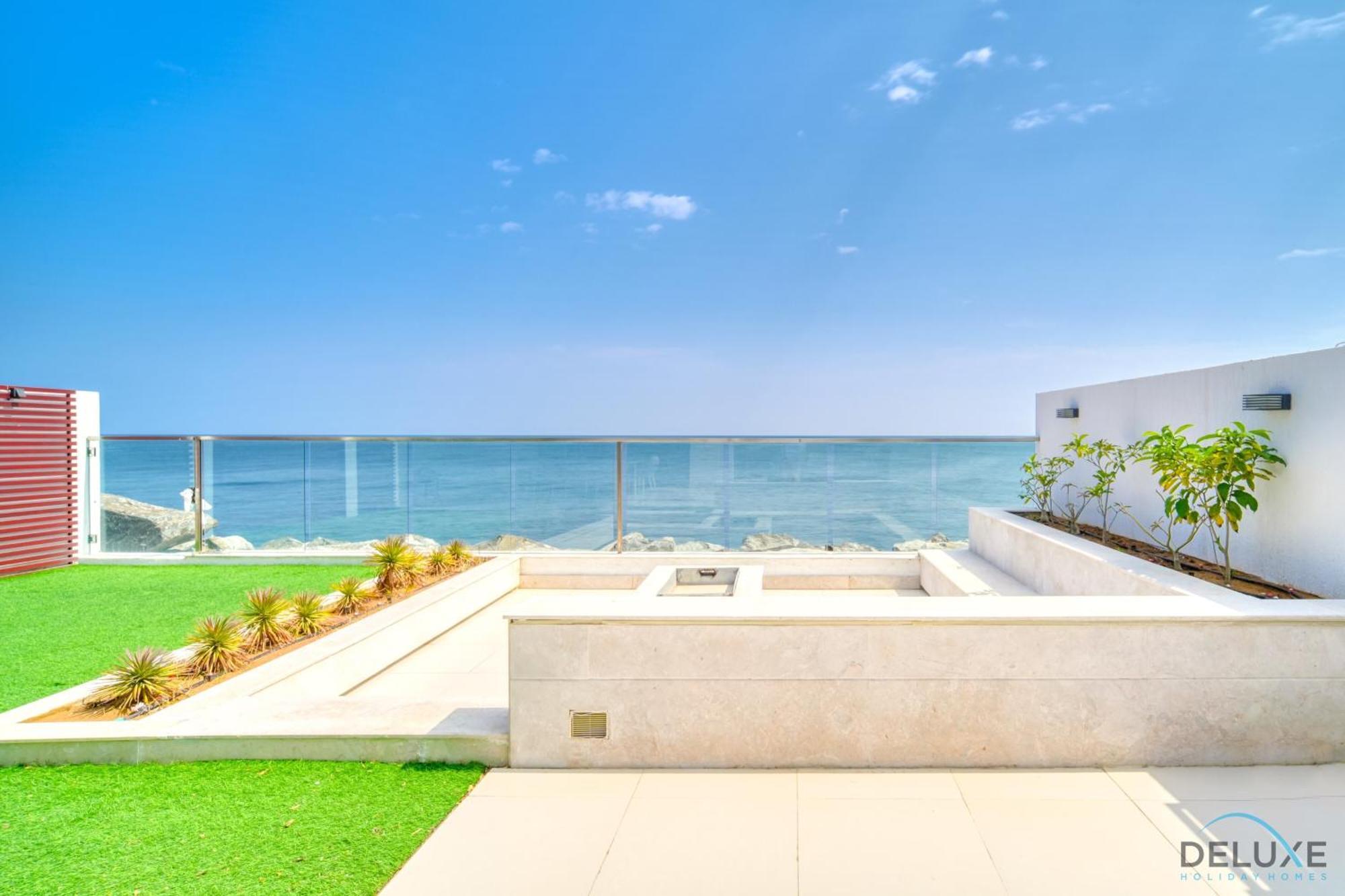 Unbeatable Price, Perfect For Groups With Sea Views By Deluxe Homes Apartment