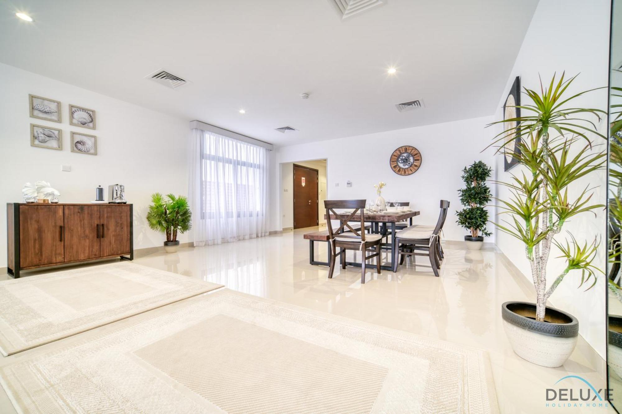 Unbeatable Price, Perfect For Groups With Sea Views By Deluxe Homes *
