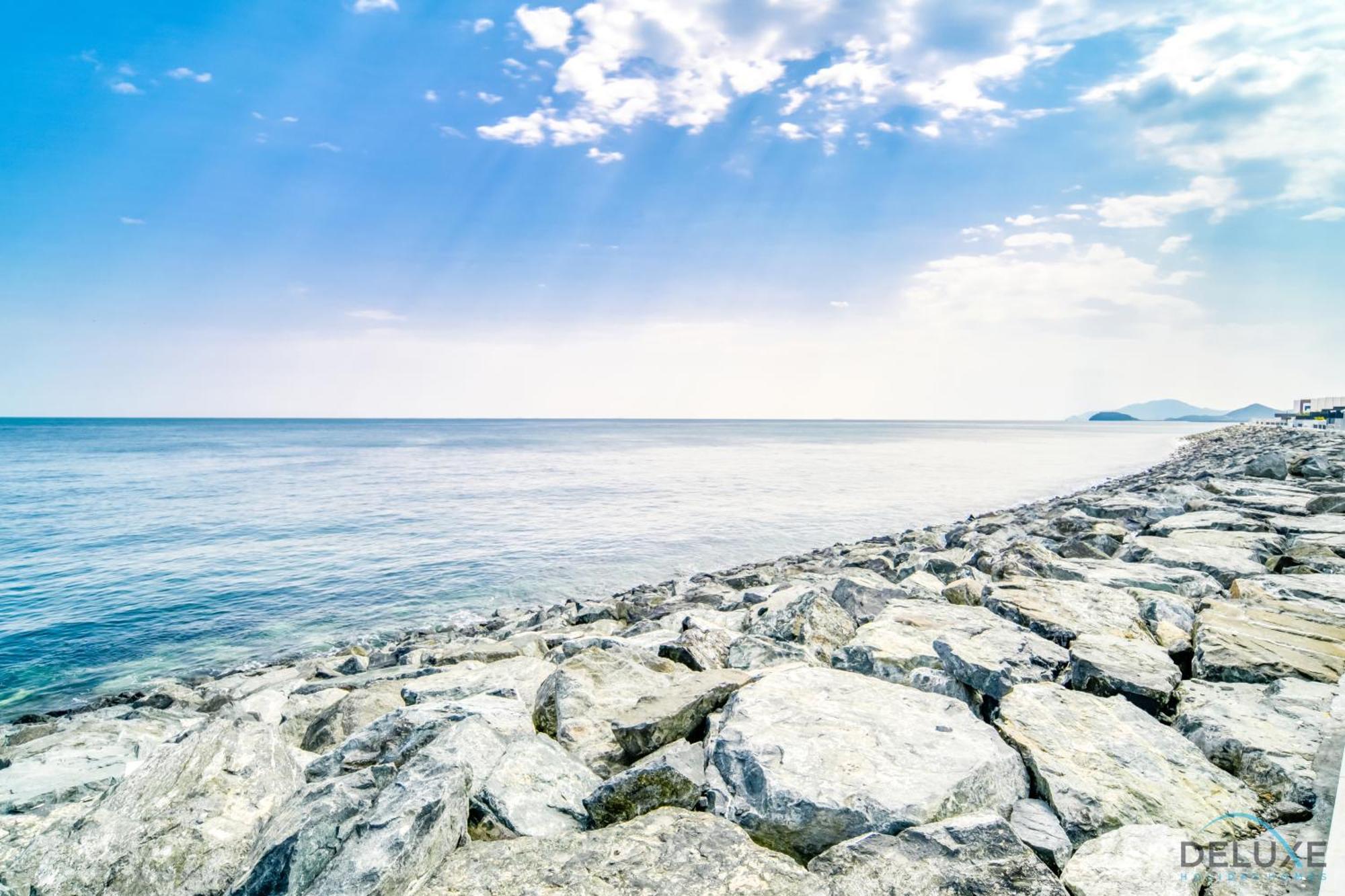 Apartment Unbeatable Price, Perfect For Groups With Sea Views By Deluxe Homes