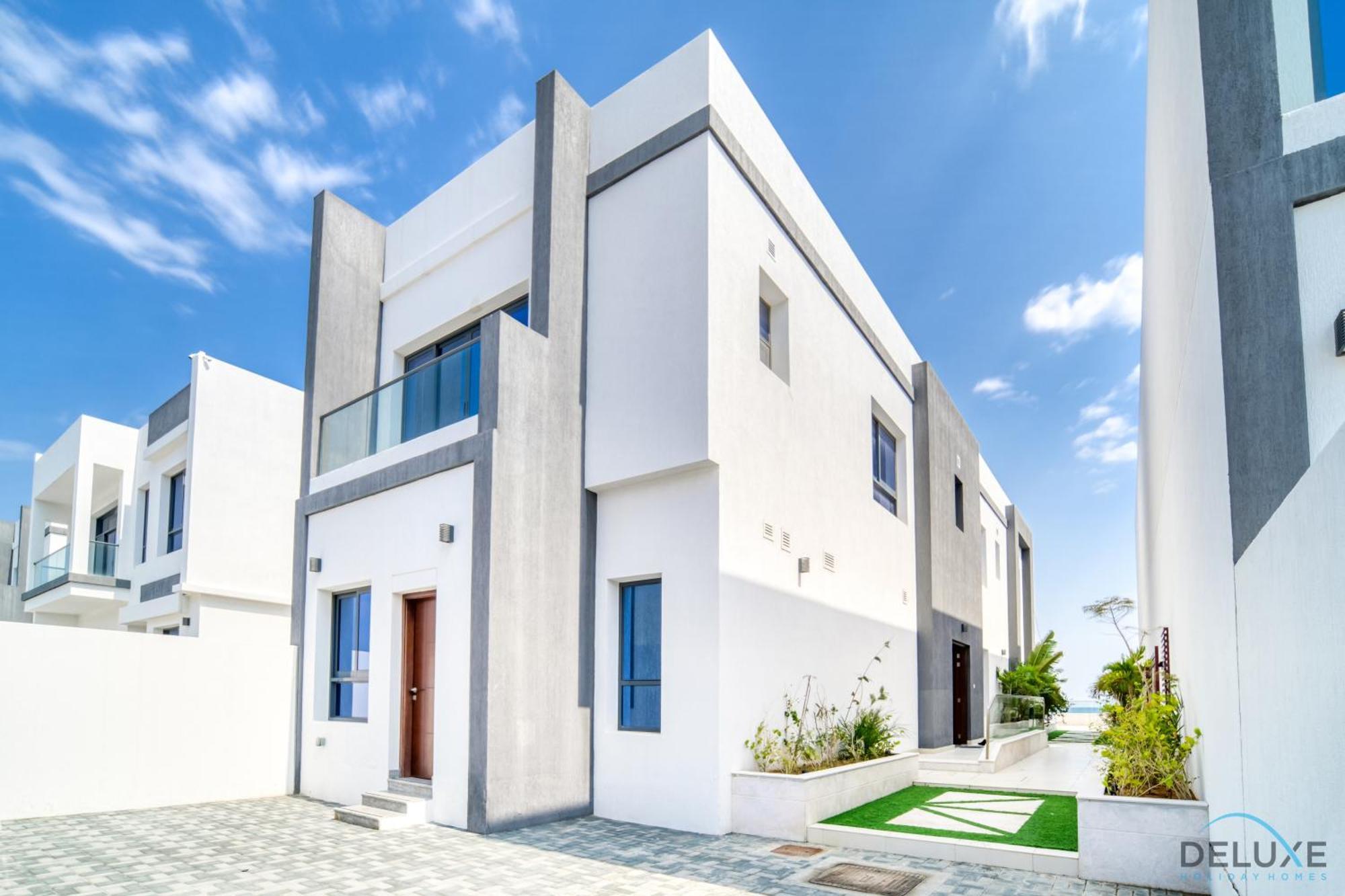 Unbeatable Price, Perfect For Groups With Sea Views By Deluxe Homes Apartment *