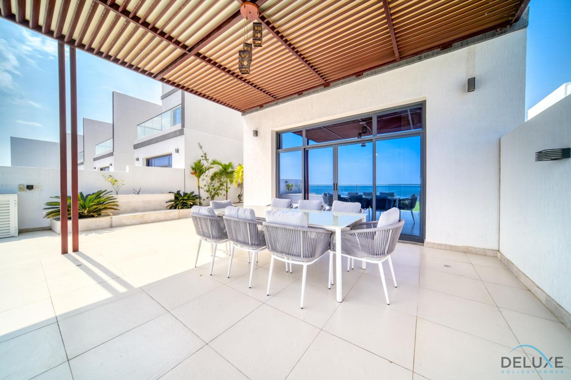 Apartment Unbeatable Price, Perfect For Groups With Sea Views By Deluxe Homes