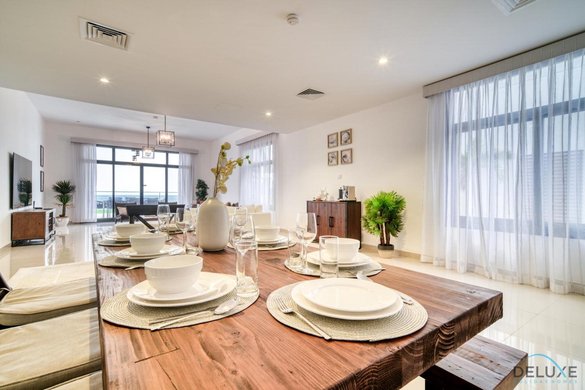 Unbeatable Price, Perfect For Groups With Sea Views By Deluxe Homes