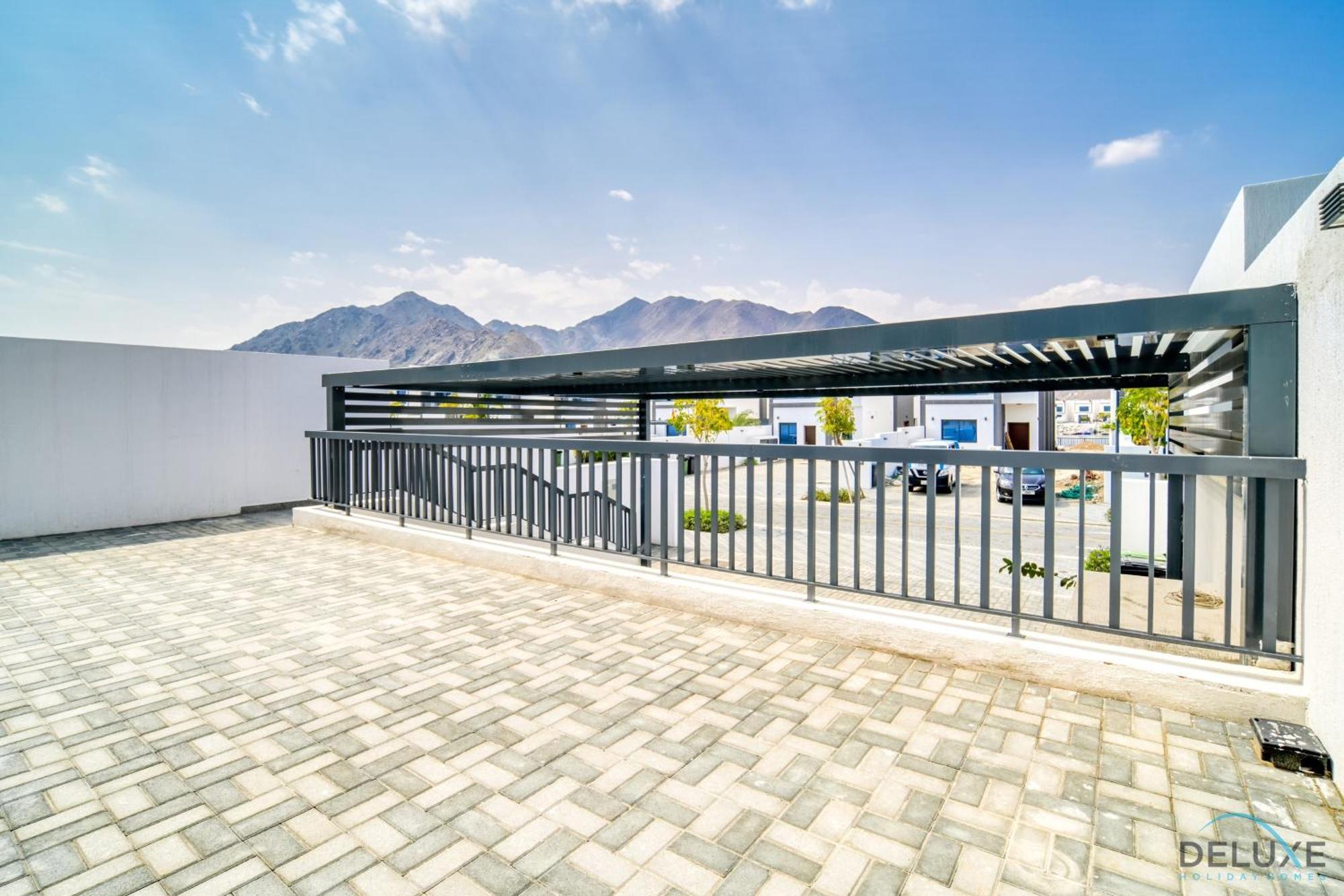 Apartment Unbeatable Price, Perfect For Groups With Sea Views By Deluxe Homes *